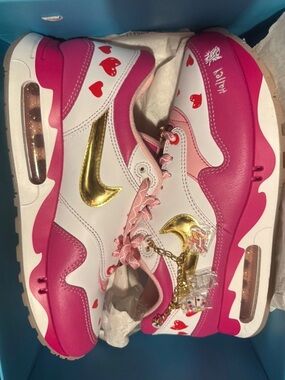 Nike Womens Air Max 1 Sneakers with Hearts Hailey Doernbecher freestyle
